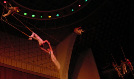 circus-acrobats2